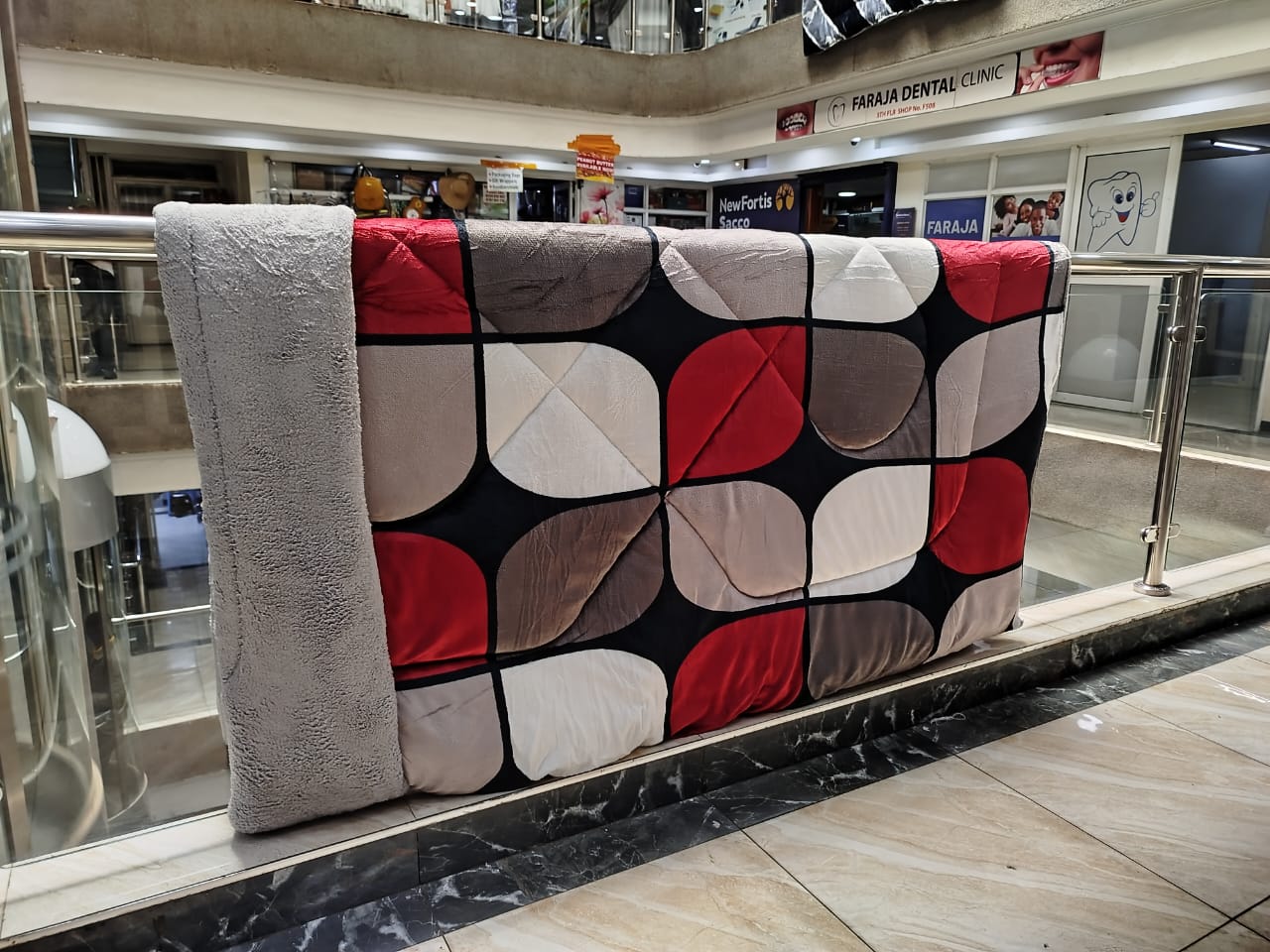 Single woolen duvet. Size 5by6 . selling @ksh 1500 (9)